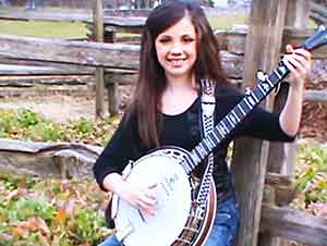 Con tan solo 11 años de edad ella ya es una maestra en el banjo!